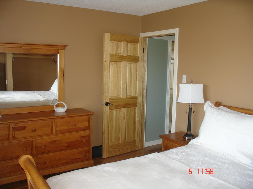 Eileen'S Bed & Breakfast/Guest House Hay River Rom bilde