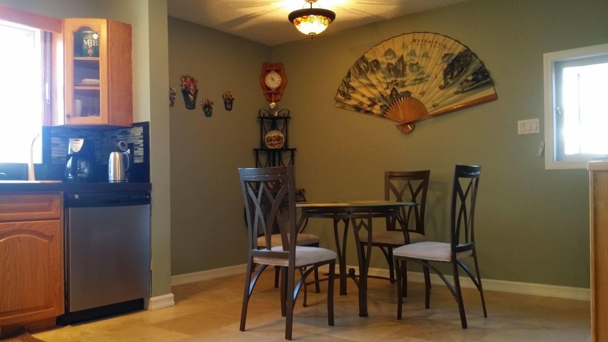 Eileen'S Bed & Breakfast/Guest House Hay River Eksteriør bilde